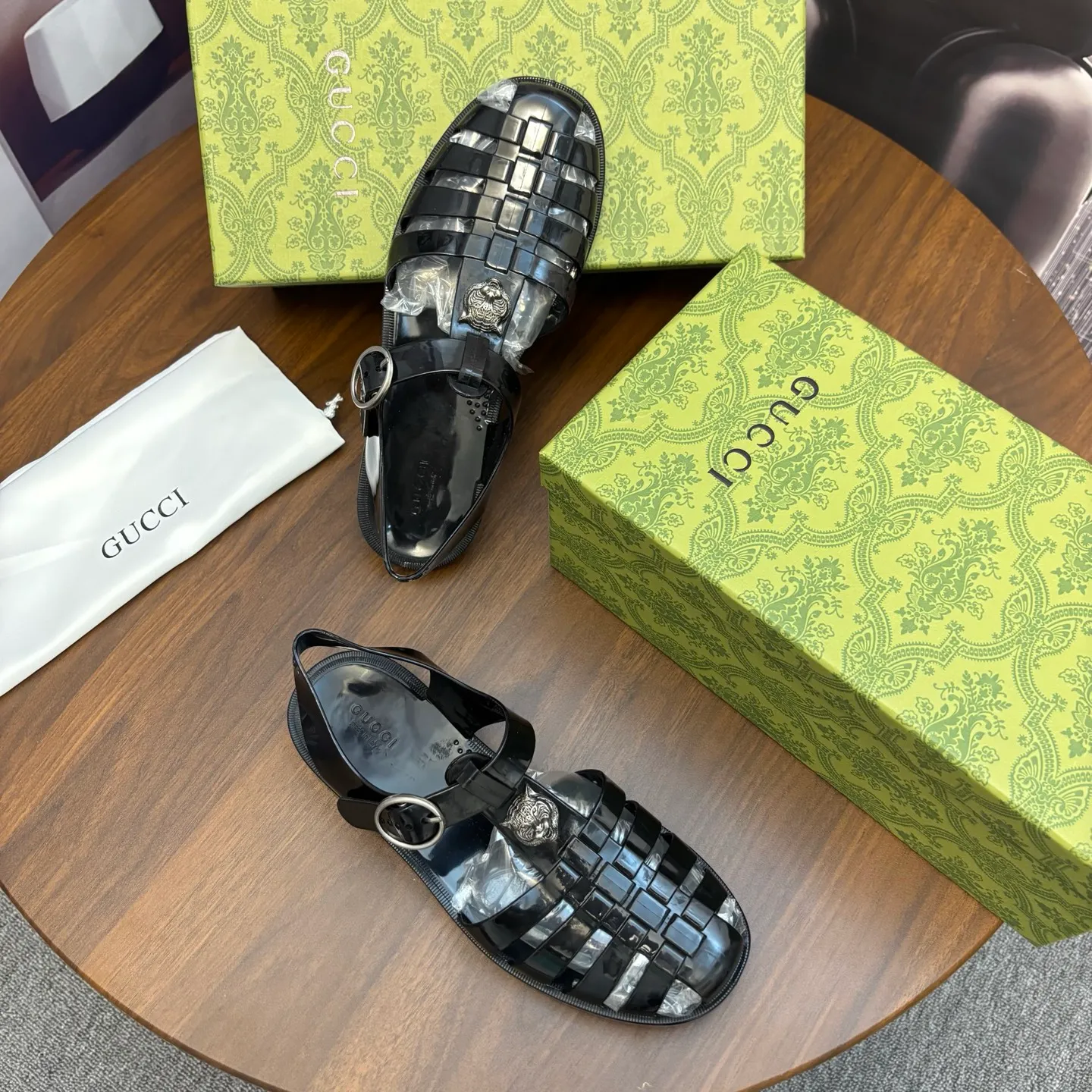 Men's shoes: 260💰[Gucci] sandals, counter quality, top-quality original items, real photos! Original T men's shoes 💰PU material, fine workmanship, comfortable; genuine 1:1 replica Size: 36 ~ 46